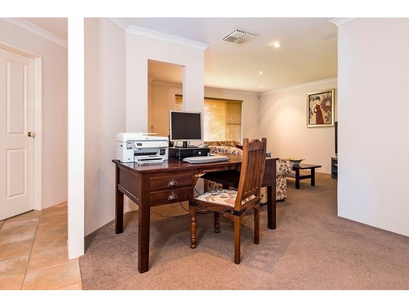 8 Crowther Street, Bayswater WA 6053