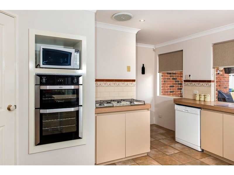 8 Crowther Street, Bayswater WA 6053