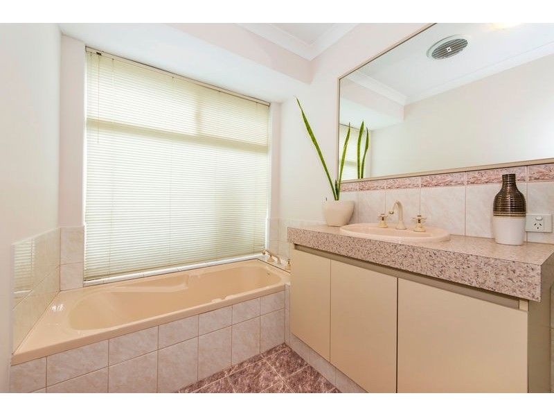 8 Crowther Street, Bayswater WA 6053