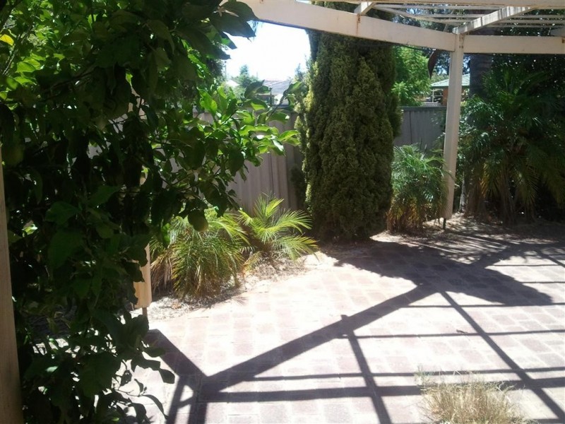 8 Keith Road, Rossmoyne WA 6148