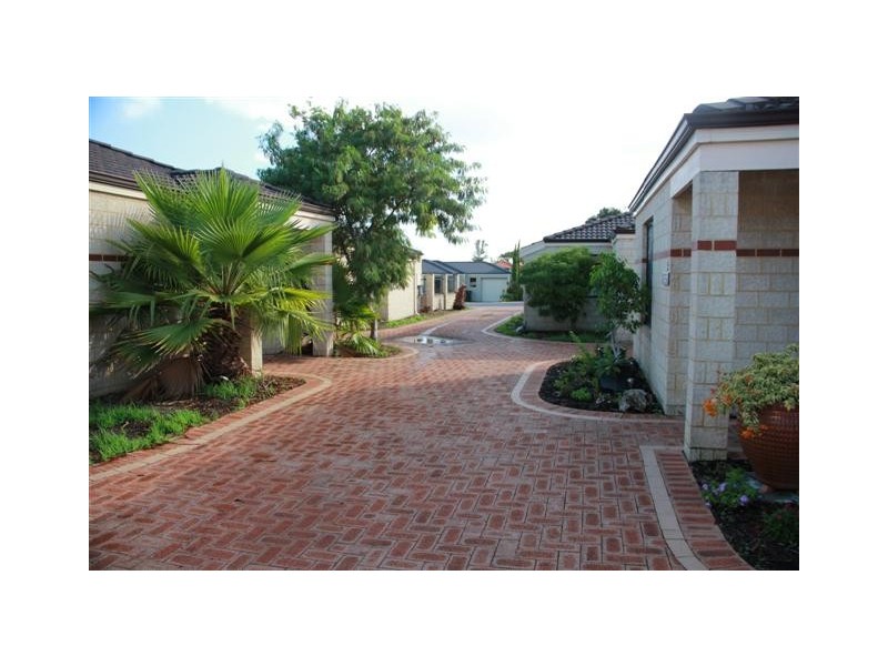 U3, 16 Maroog Way, Nollamara WA 6061
