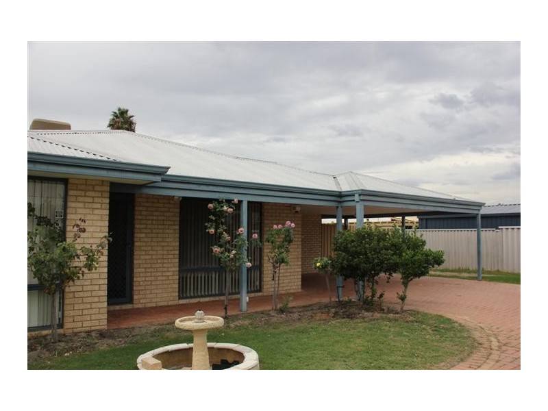 11A Farnaby Lane, Beckenham WA 6107