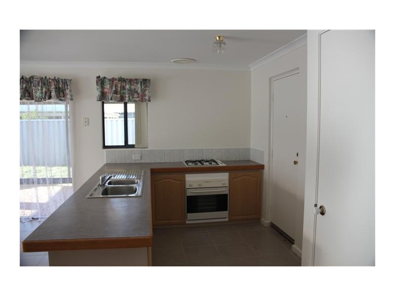 11A Farnaby Lane, Beckenham WA 6107