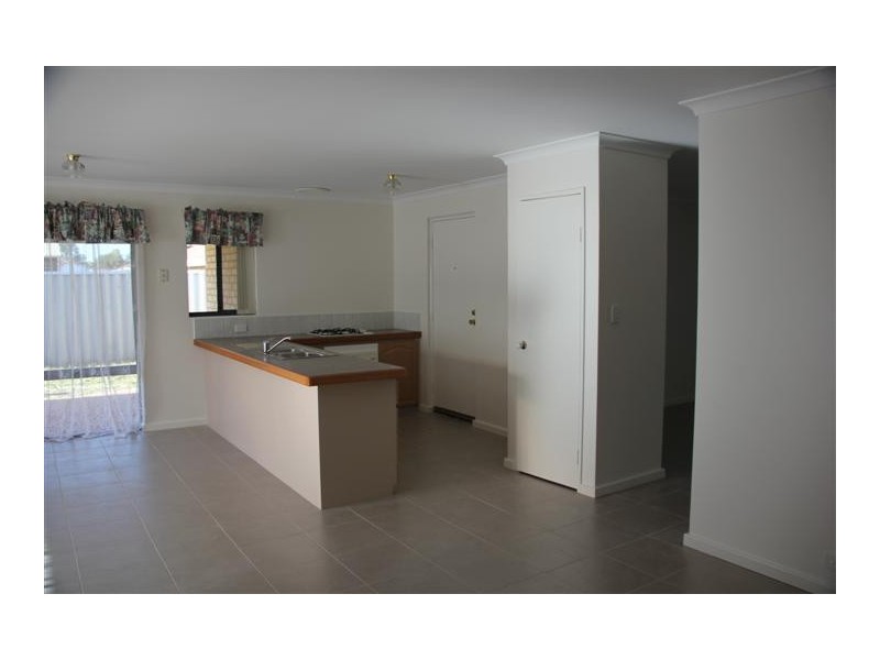 11A Farnaby Lane, Beckenham WA 6107