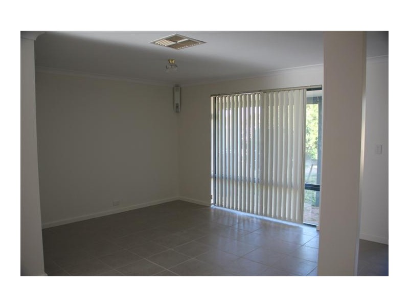 11A Farnaby Lane, Beckenham WA 6107
