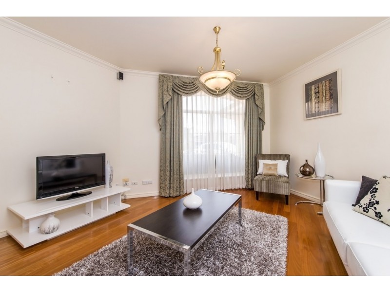 8 Meakins Court, Bayswater WA 6053