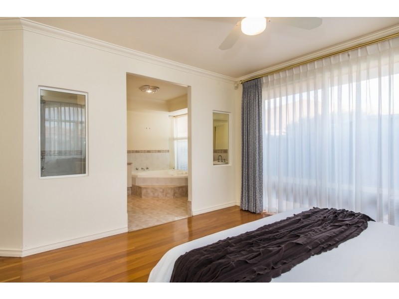 8 Meakins Court, Bayswater WA 6053