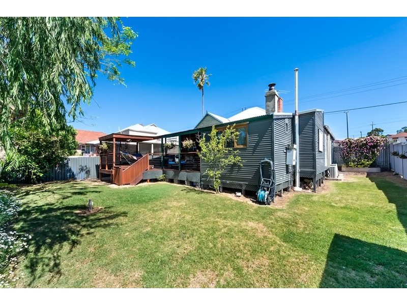 64 Railway Parade, Bayswater WA 6053