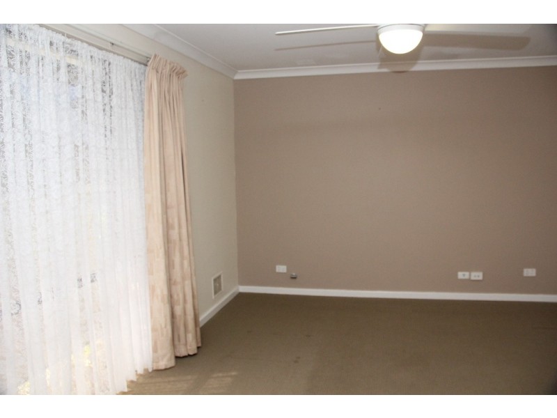 13 Cahow Grove, Ballajura WA 6066