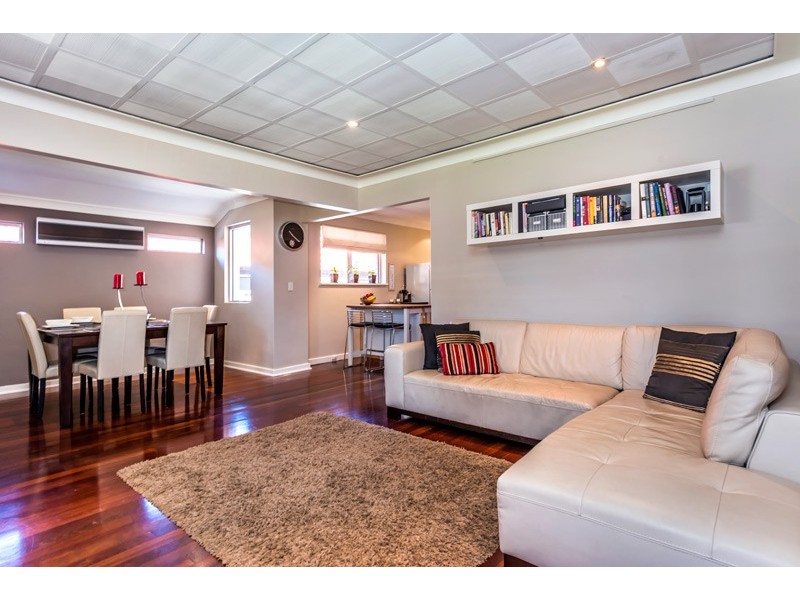 2A Sanderson St, Embleton WA 6062