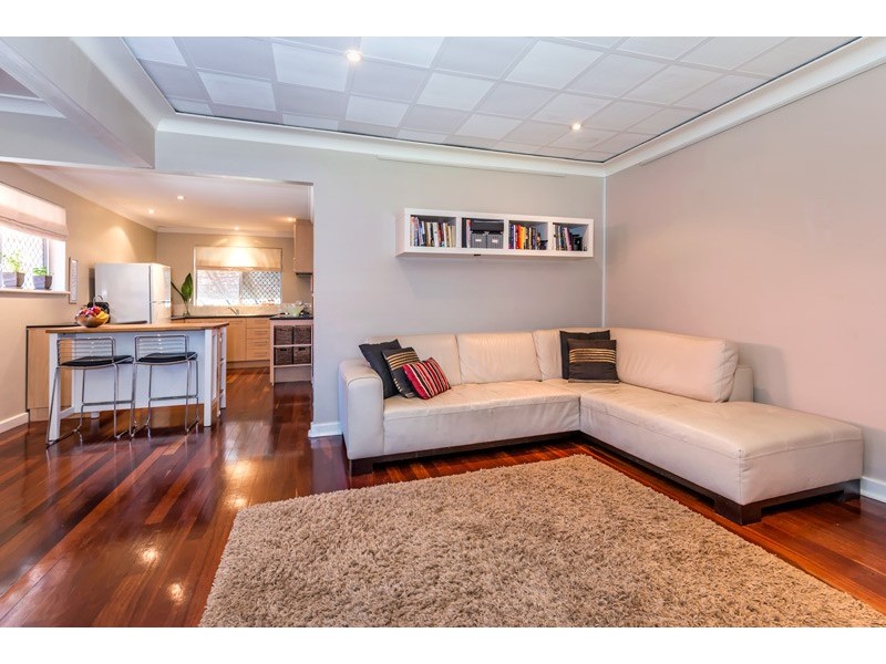 2A Sanderson St, Embleton WA 6062