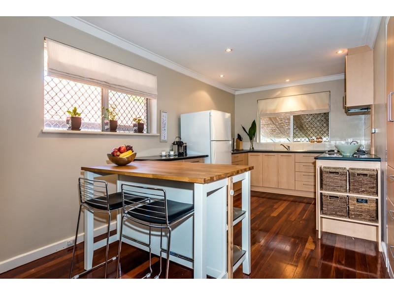 2A Sanderson St, Embleton WA 6062