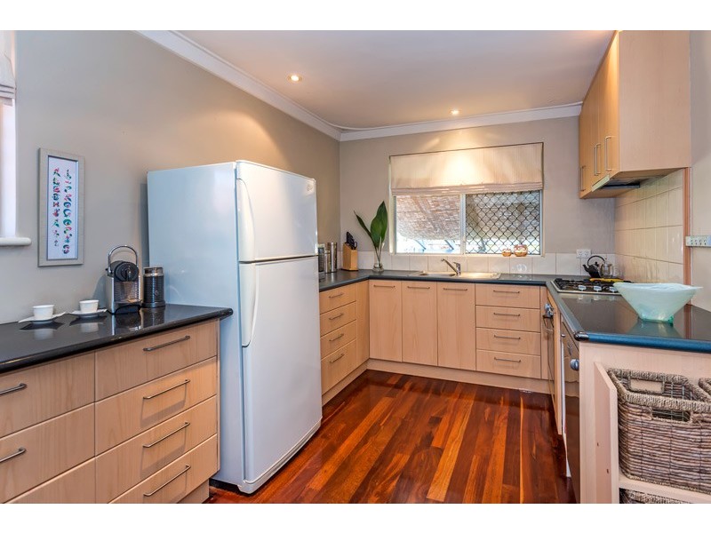 2A Sanderson St, Embleton WA 6062