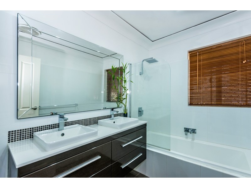 2A Sanderson St, Embleton WA 6062