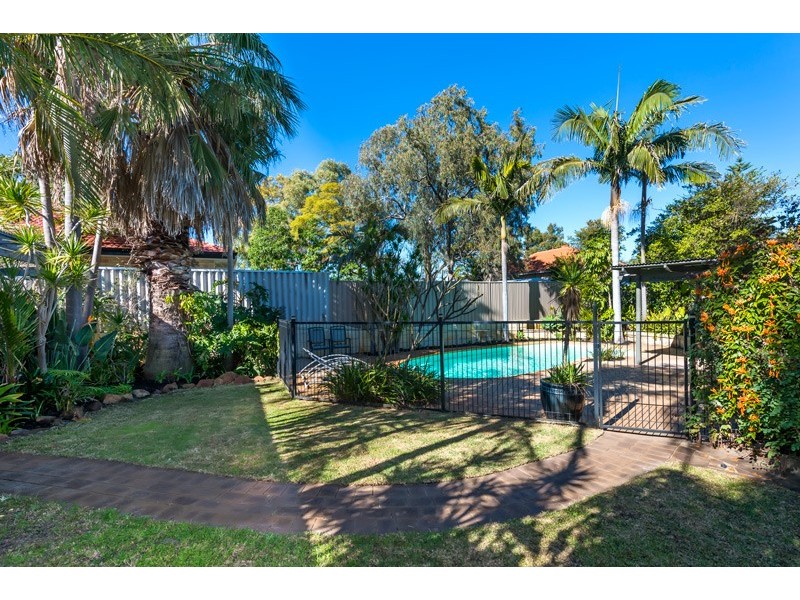 2A Sanderson St, Embleton WA 6062