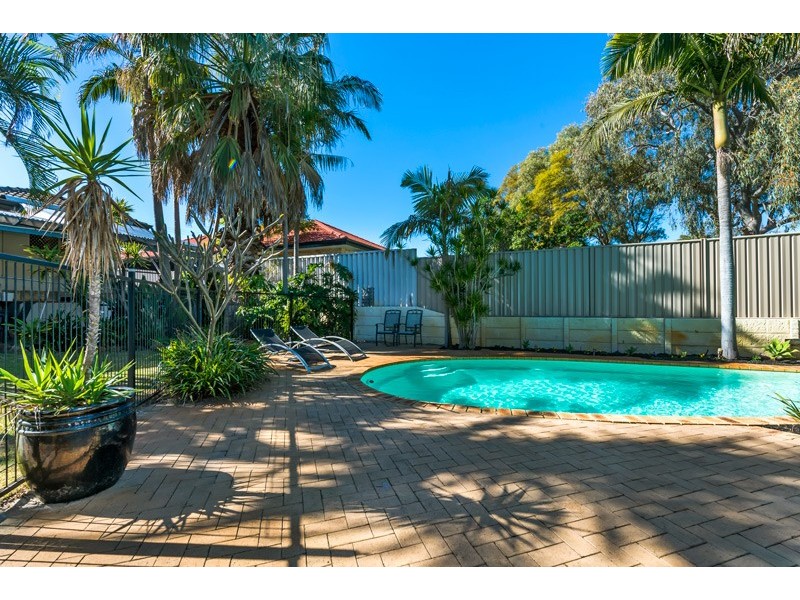 2A Sanderson St, Embleton WA 6062