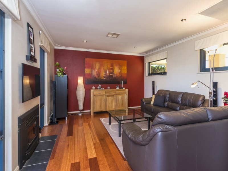 6 Swan Street, Henley Brook WA 6055