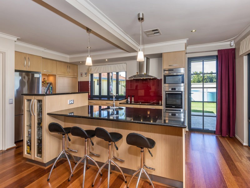 6 Swan Street, Henley Brook WA 6055