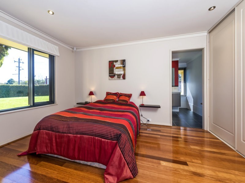 6 Swan Street, Henley Brook WA 6055