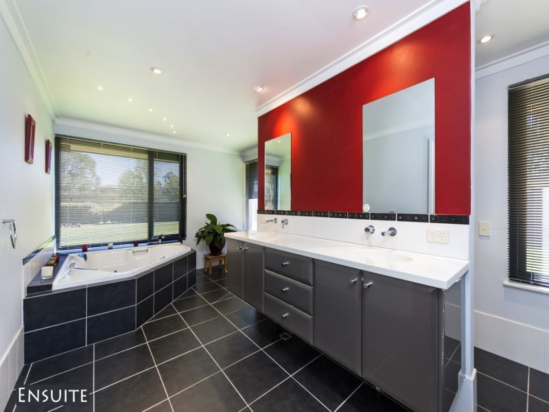 6 Swan Street, Henley Brook WA 6055