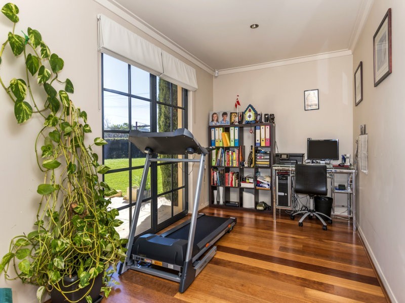 6 Swan Street, Henley Brook WA 6055