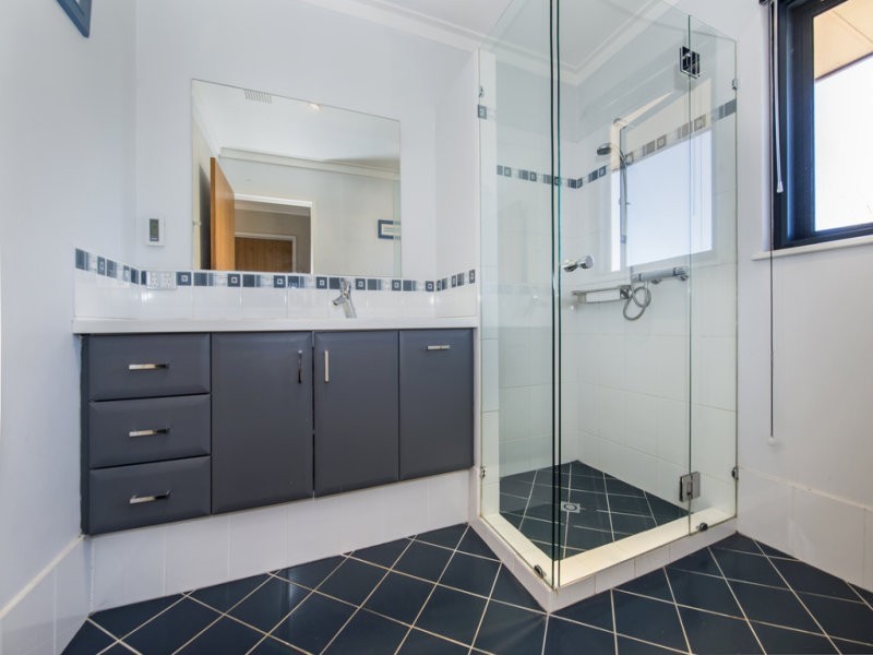 6 Swan Street, Henley Brook WA 6055