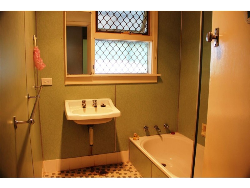 7 Clianthus Way, Koongamia WA 6056
