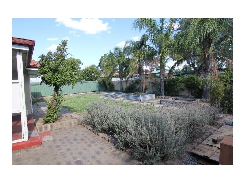7 Clianthus Way, Koongamia WA 6056