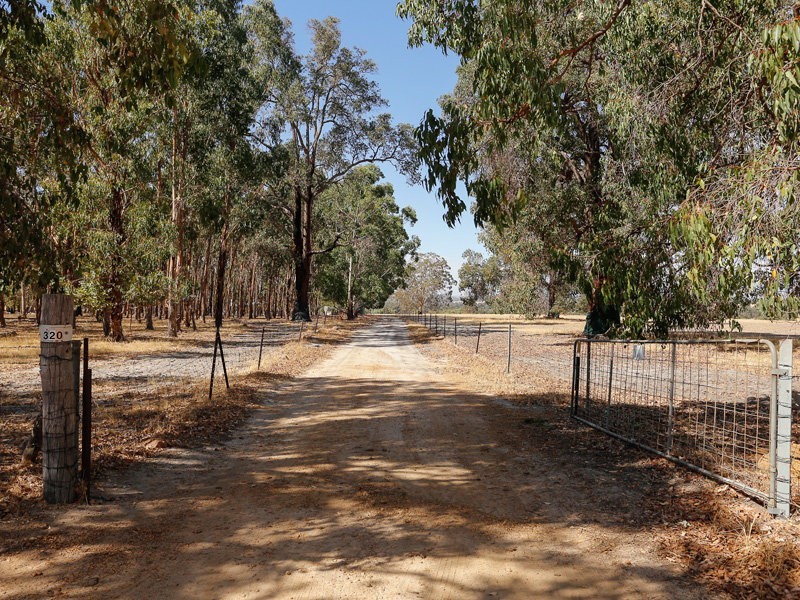 320 Hill Road, Bakers Hill WA 6562