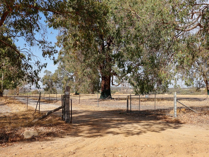 320 Hill Road, Bakers Hill WA 6562