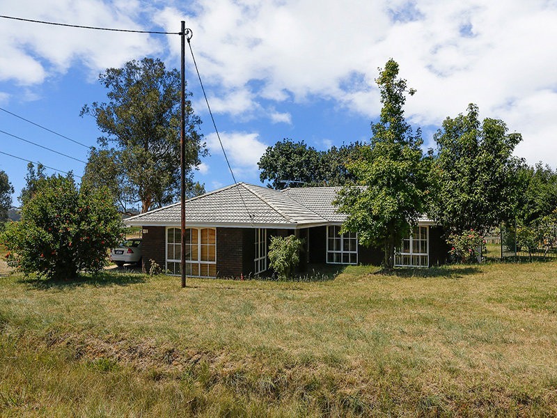 102 Hamersley Road, Caversham WA 6055