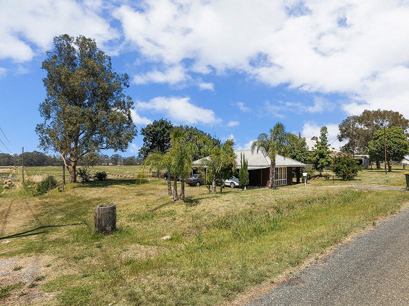102 Hamersley Road, Caversham WA 6055