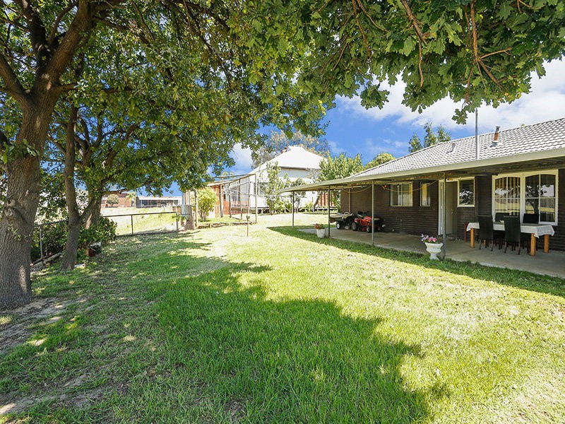 102 Hamersley Road, Caversham WA 6055