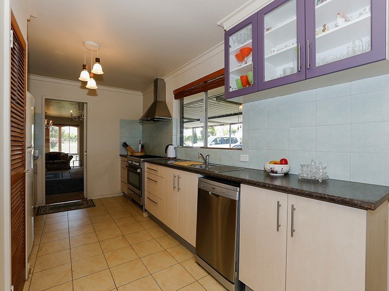 102 Hamersley Road, Caversham WA 6055