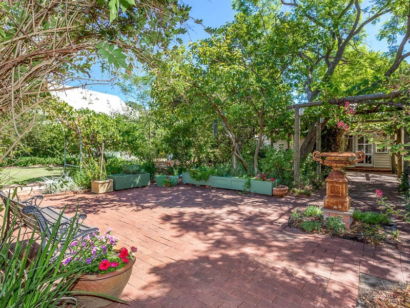 39 Swan Street (East), Guildford WA 6055