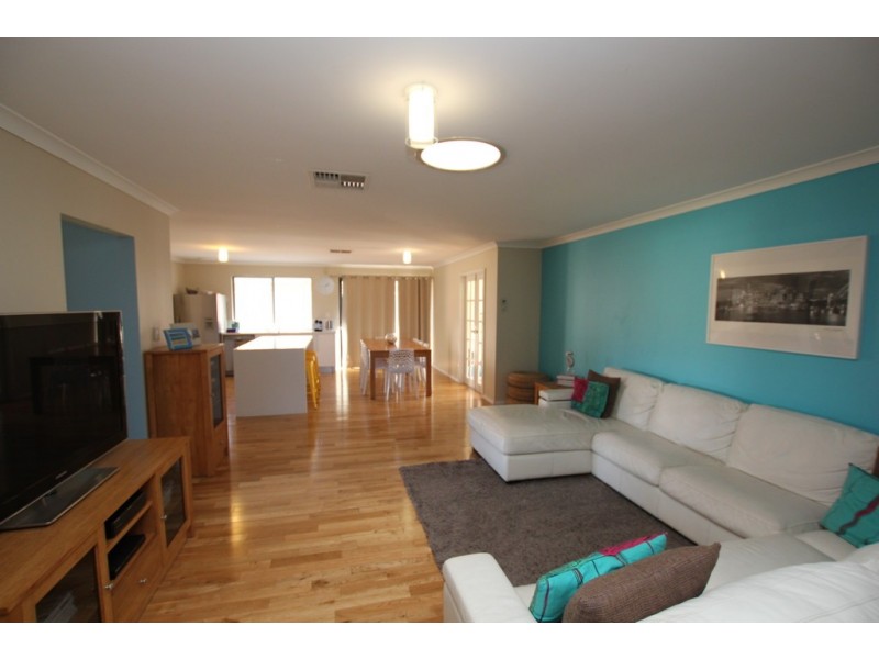 2 Viola Place, Beechboro WA 6063