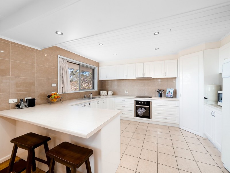 6 Stanley Ave, Kurrajong Heights NSW 2758