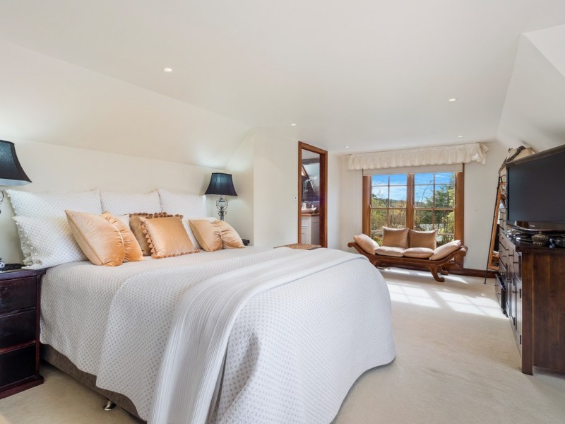 10 Warks Hill Road, Kurrajong Heights NSW 2758