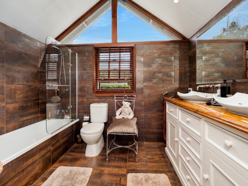 10 Warks Hill Road, Kurrajong Heights NSW 2758