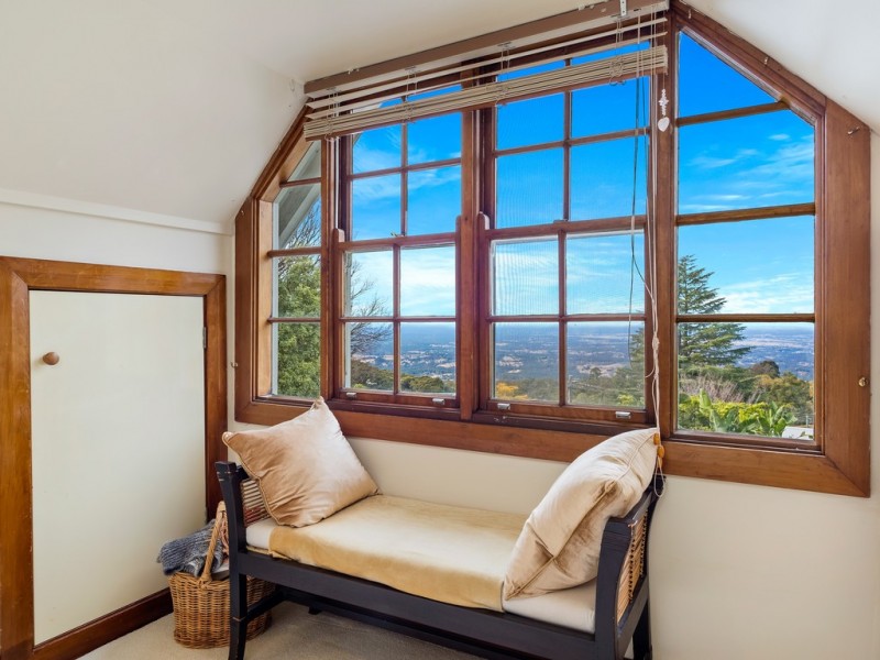 10 Warks Hill Road, Kurrajong Heights NSW 2758