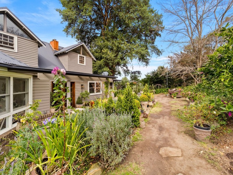 10 Warks Hill Road, Kurrajong Heights NSW 2758