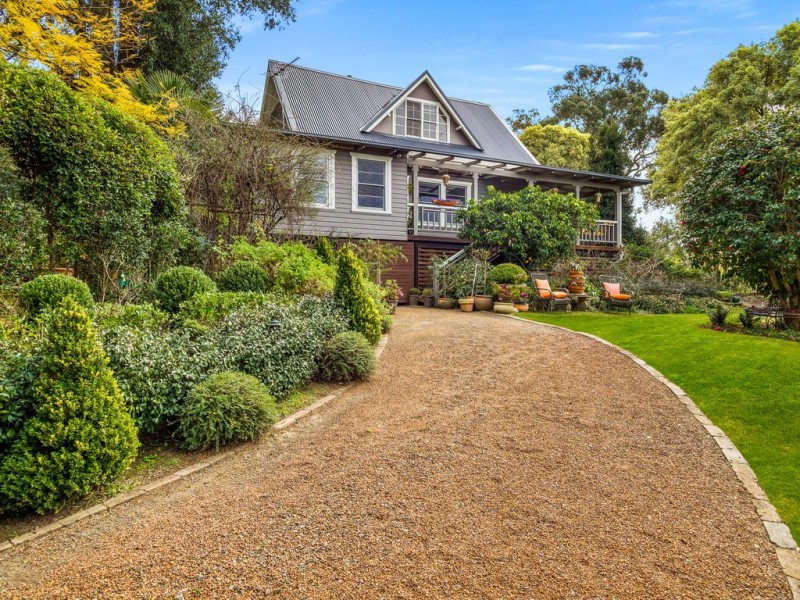10 Warks Hill Road, Kurrajong Heights NSW 2758