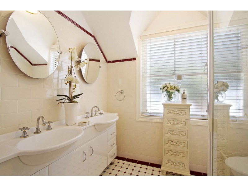 33 Burralow Road, Kurrajong Heights NSW 2758