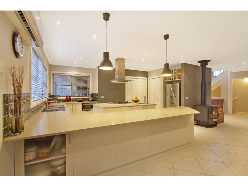 1 Pinedale Place, Kurrajong Heights NSW 2758