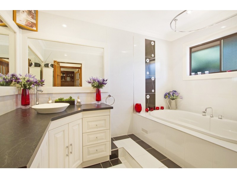 2 Waratah St, Bowen Mountain NSW 2753