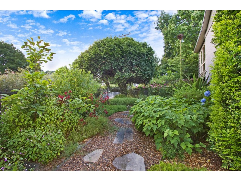 4 Warks Hill Road, Kurrajong Heights NSW 2758