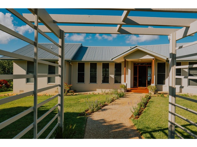 15 HILARY CRESCENT, Woombye QLD 4559