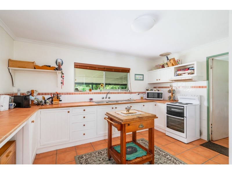 92 HUNCHY ROAD, Hunchy QLD 4555