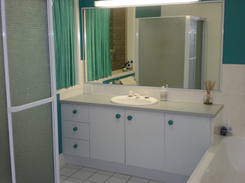 4 Valley Breeze Court, Coes Creek QLD 4560