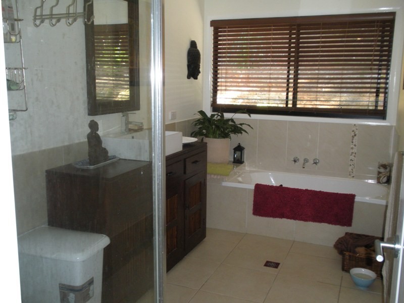 25 Houghtons Rd, Landers Shoot QLD 4555